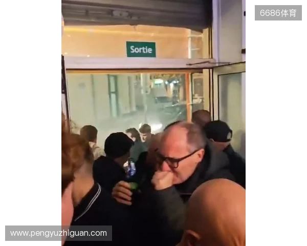 邮报：纽卡球迷在法国遇袭，被马赛球迷投掷催泪瓦斯